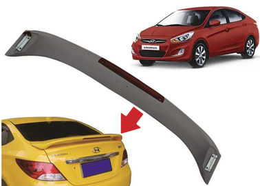 Хорошая цена. Авто Скульптор Задние спайлеры багажника для Hyundai Accent 2010 2015 Verna, OE стиль со светом онлайн